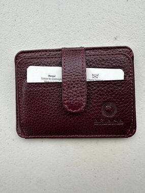NWOT Ariana Minimalist Deep Burgundy Pebbled Genuine Leather Cardholder Wallet